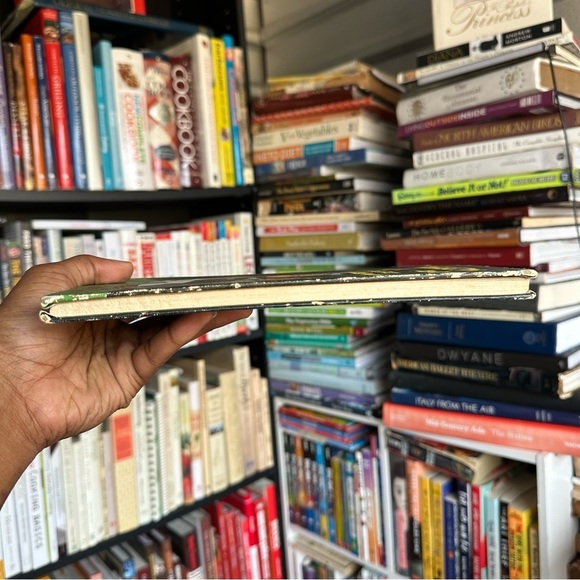 Raggedy Ann and Andy and the Nice Fat Policeman Book (1960) - Picture 3 of 7